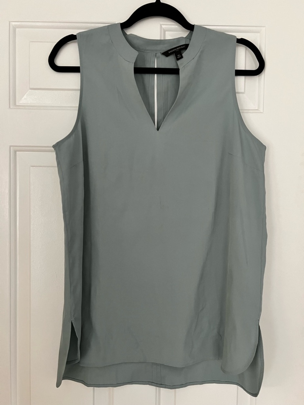 Banana Republic Sleeveless V-Notch Shell in Slate Blue-Grey